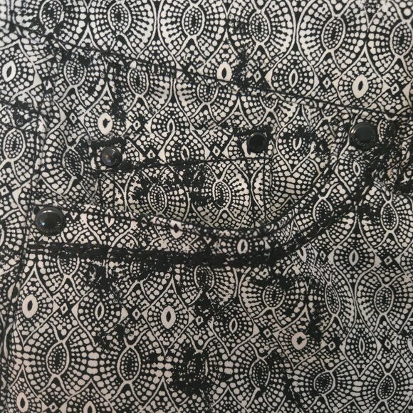 Bandolino Modern Fit Stretch Amy 5-Pocket Shorts - Size 6 - Picture 4 of 6